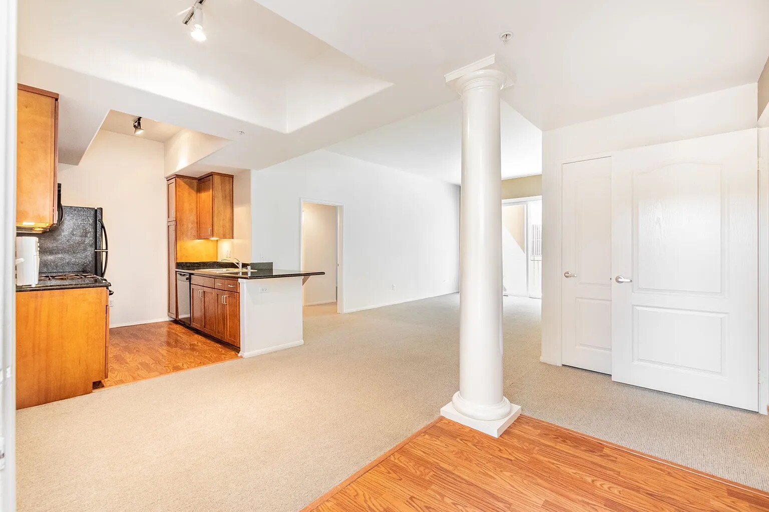 Building Photo - 4060 Glencoe Ave