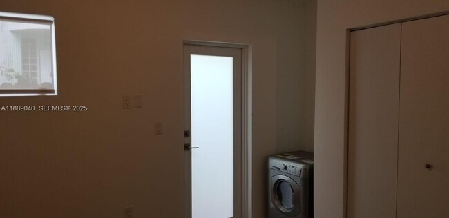 Building Photo - 1035 Euclid Ave