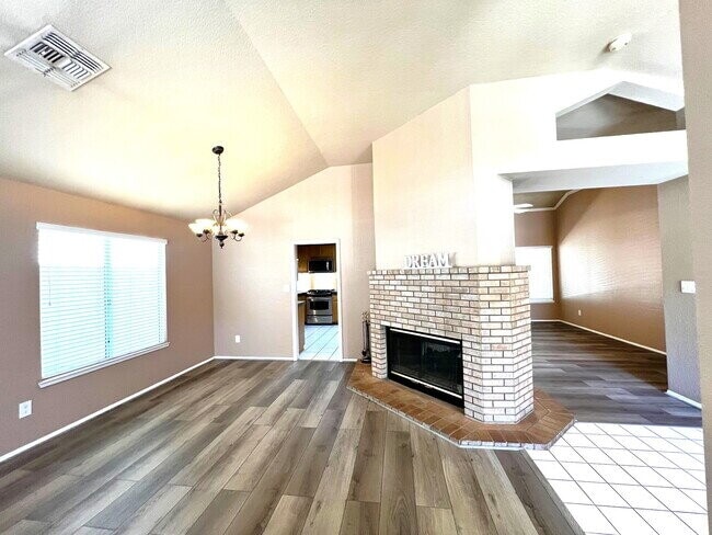 Building Photo - Spacious 4 Bed / 2 Bath Home with Loft, Fireplace & Beautiful Outdoor Entertaining Area!