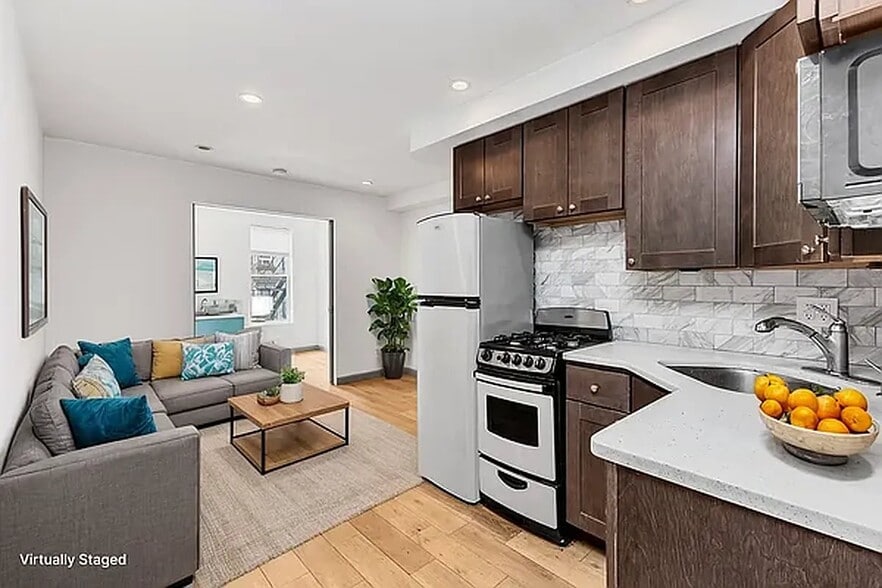 Primary Photo - 332 E 6th St