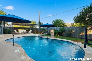 Building Photo - 922 Desert Bluff