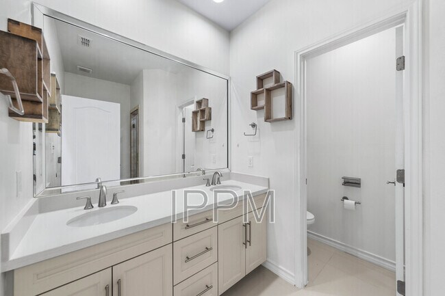 Building Photo - 7288 Rain Forest Dr