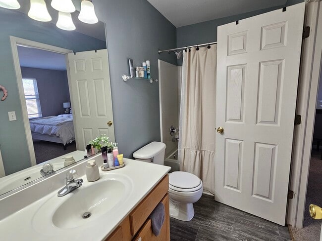 Building Photo - 4012 Blackstone Dr