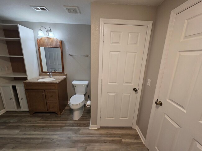 Building Photo - 2801 Chancellorsville Dr
