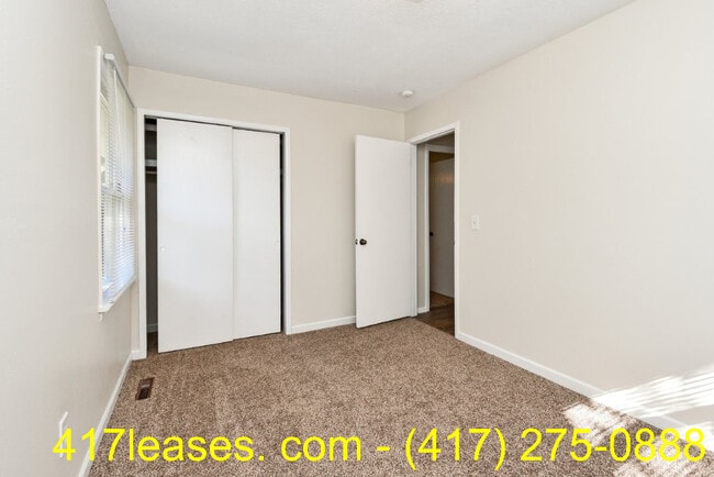 Building Photo - 201 S Meadowview Ave