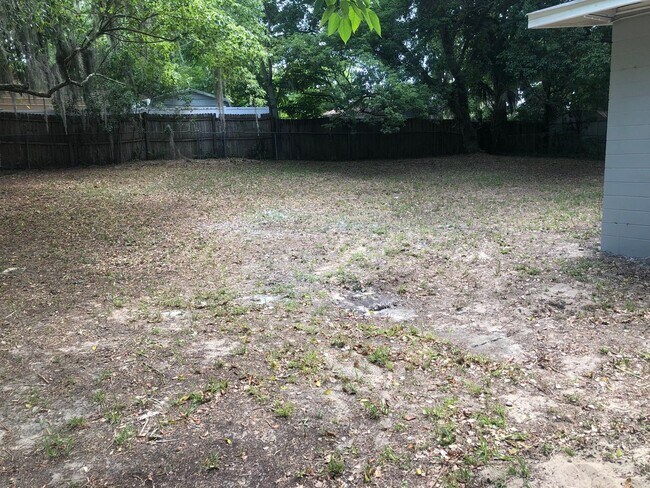 Building Photo - 3 Bed 1 Bath Home | Pet Friendly | Large F...