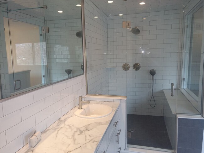 Building Photo - Beautifully Updated Cattail Cove West - 3B...
