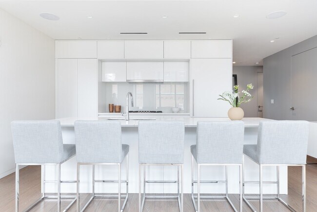 Building Photo - 10 Farnsworth St