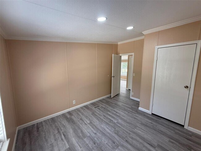 Building Photo - 16767 Oak Knoll Dr
