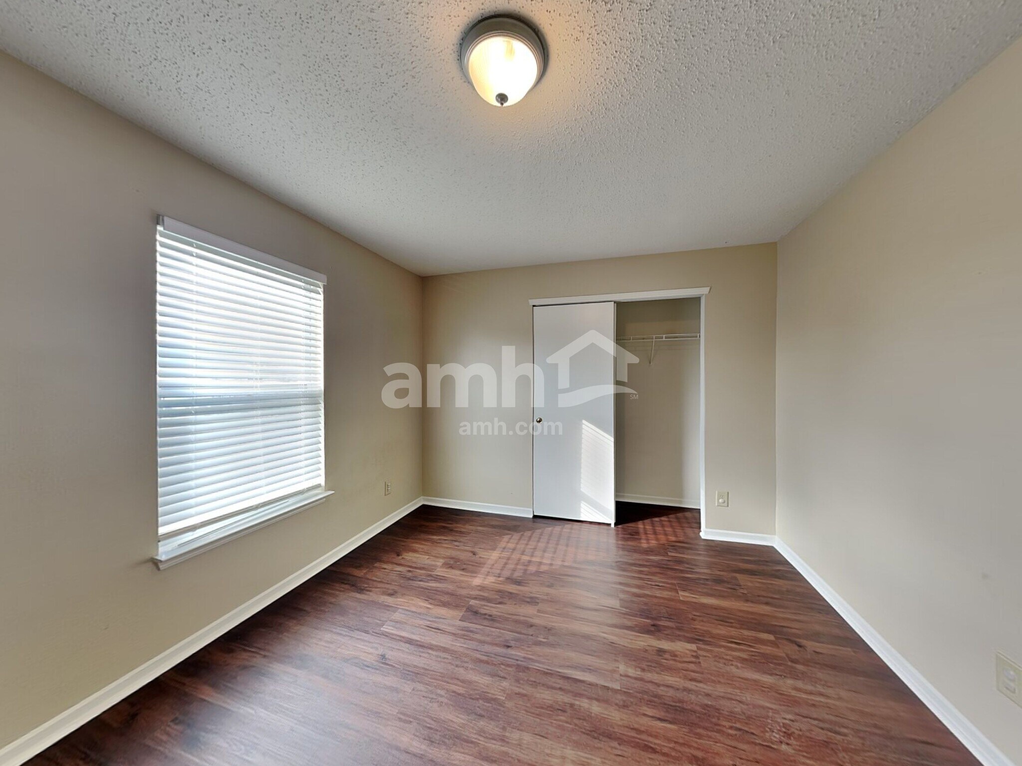 Building Photo - 1221 Redwood Dr