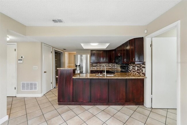 Building Photo - 7925 Tumblestone Dr