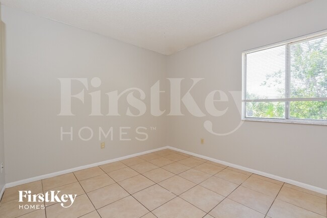 Building Photo - 121 Summerset Dr