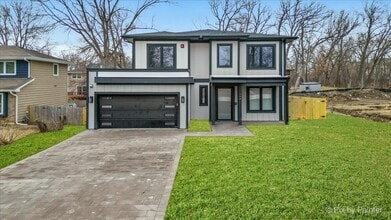 Building Photo - 148 Oak St