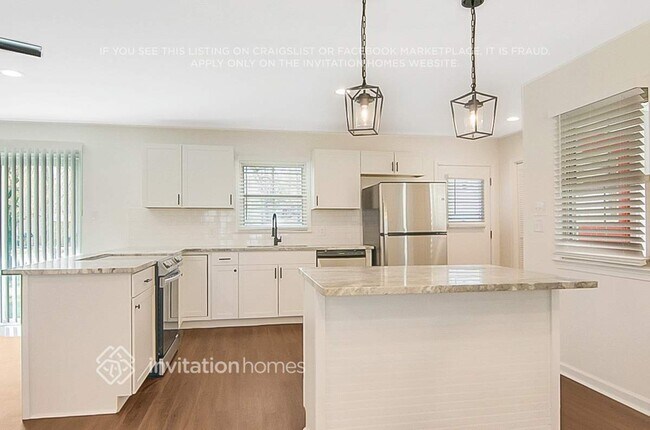 Building Photo - 232 Sandlewood Dr