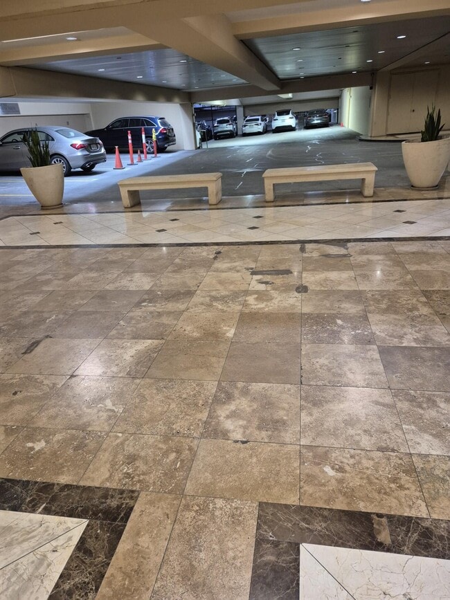 Building Photo - 600 W 9th St