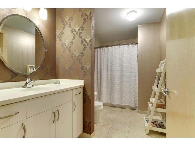 Building Photo - 401 N 2nd St