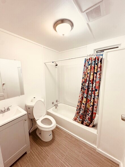 Building Photo - 96-98 Durnan St