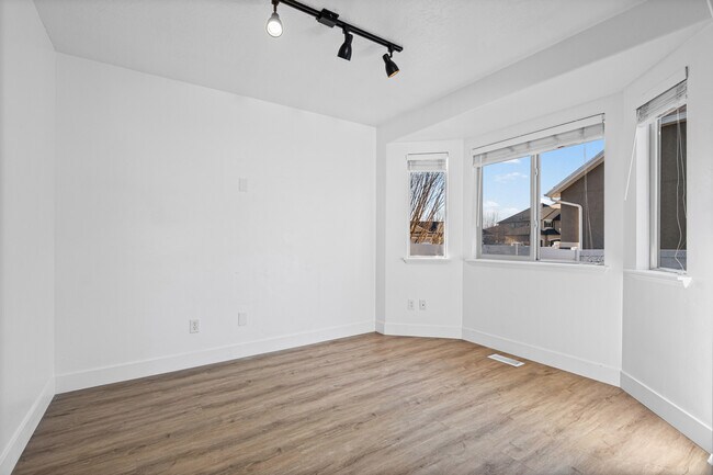 Building Photo - 1572 S Bridle Path Loop