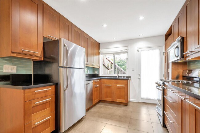 Building Photo - Two Bedroom Condo in Hayes Valley - Please Contact for Showing Availability!