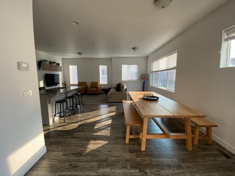 Building Photo - 15289 S Tack Way