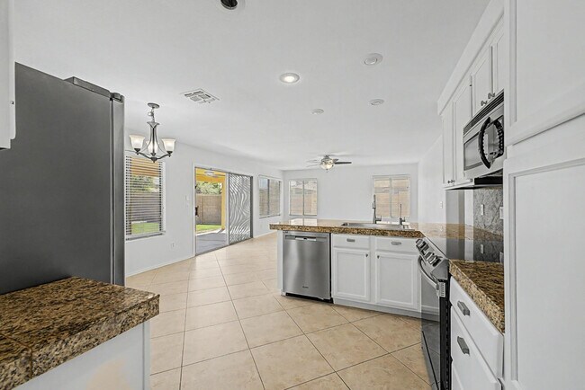 Building Photo - 1513 W Lark Dr