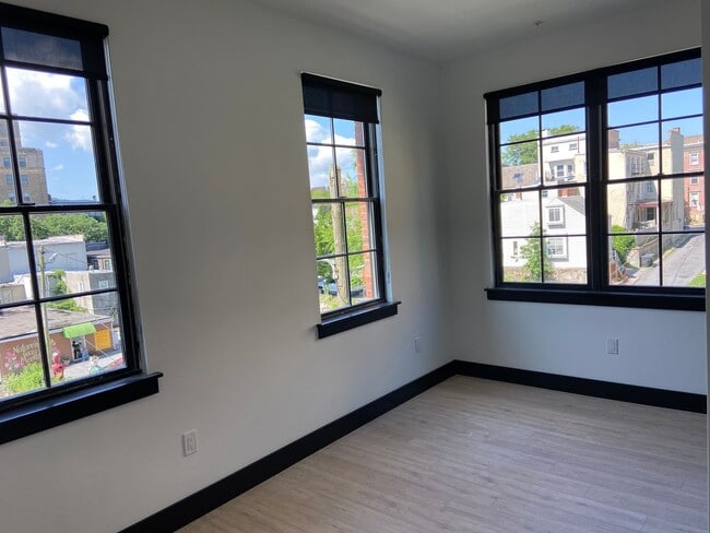 Building Photo - Beautiful two-bedroom apartment at Waterma...