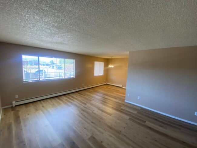 Building Photo - Just Blocks from CMU