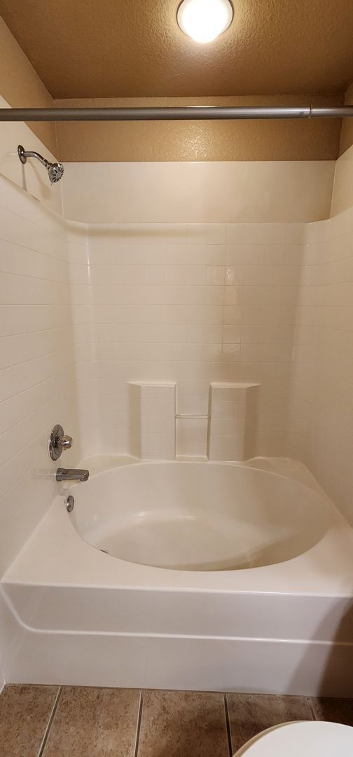 Building Photo - 3 Bedroom 2 Bath off Clear Creek Viewable ...