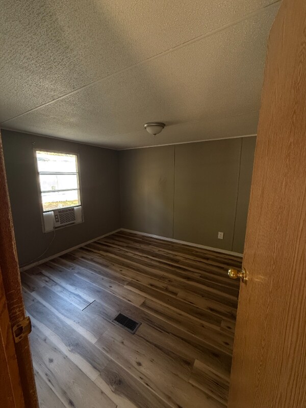 Building Photo - 0 Acorn Village Ln