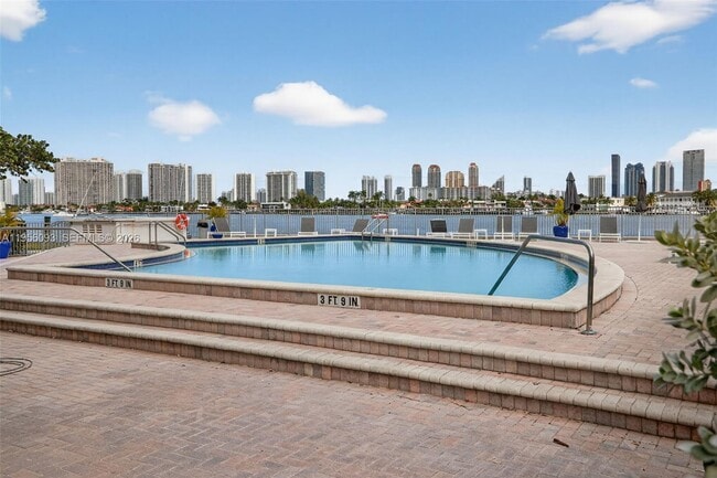 Building Photo - 16565 NE 26th Ave