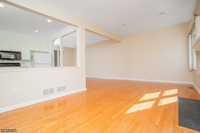 Building Photo - 572 Old Dover Rd