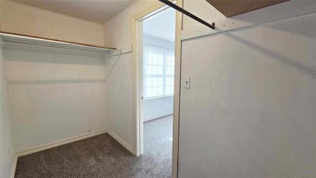 Building Photo - 605 NW 50th St