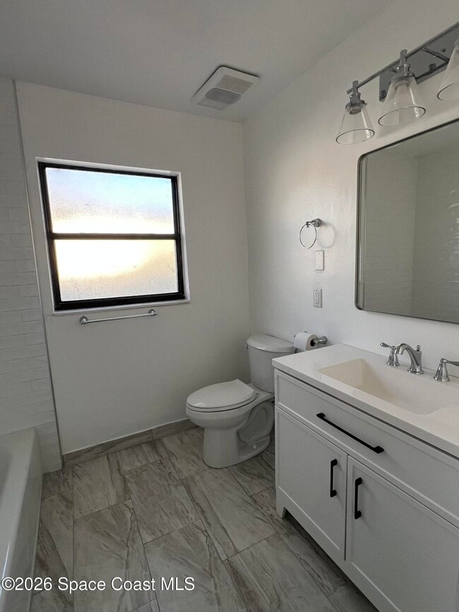 Building Photo - 360 Pomolo St