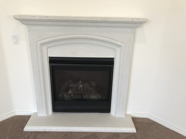 Building Photo - 5 bed home in RiverBend community, Eastval...