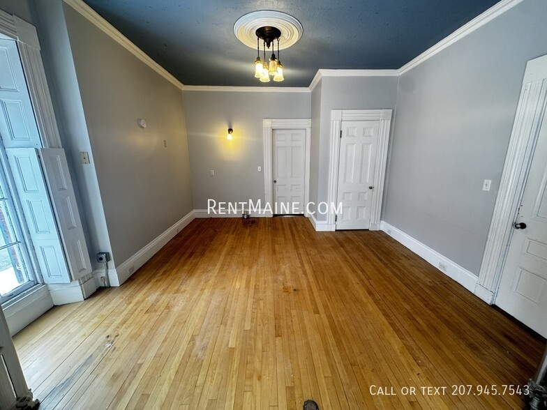 Building Photo - 77 Broadway