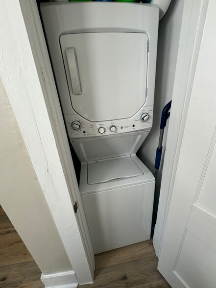 Building Photo - 900 Clarks Ln