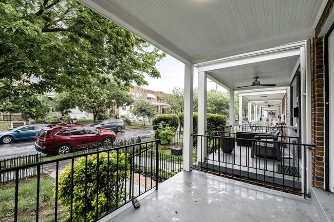 Building Photo - Newly Renovated 5BR/2BA Row home