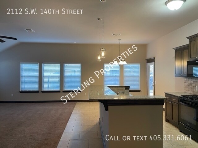 Building Photo - 2112 SW 140th St