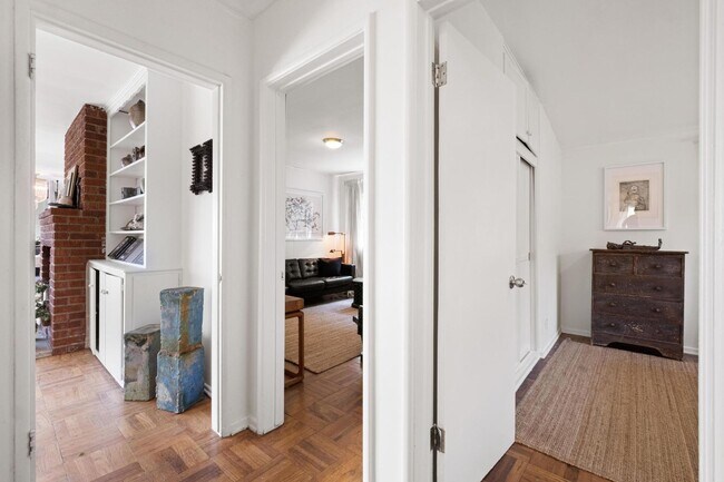 Building Photo - Fully Furnished: Mid-Century w/views of Griffith Observatory in the Hollywood Hills!