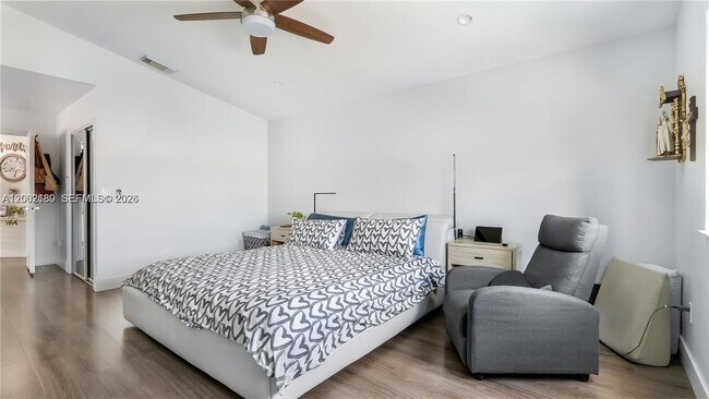 Building Photo - 321 SW 194th Ave