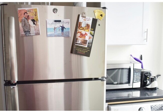 Building Photo - 3819 N Greenview Ave