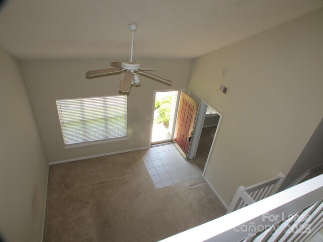Building Photo - 10116 Forest Landing Dr