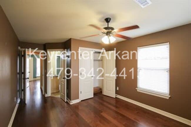Building Photo - Gorgeous home in Bentonville!