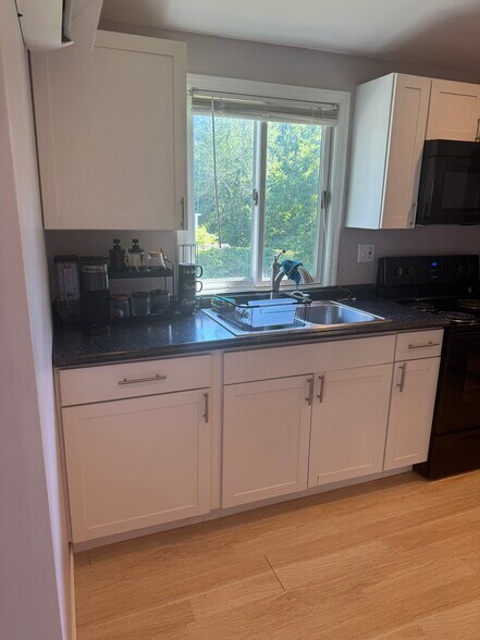 Kitchen - 8 Spruce Ave