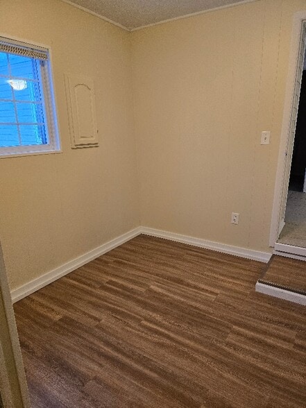 Building Photo - 4435 Clifford Rd