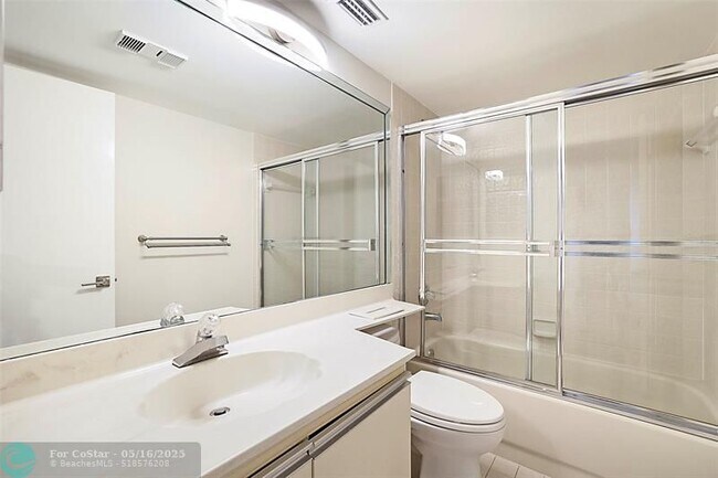Building Photo - 7186 Promenade Dr