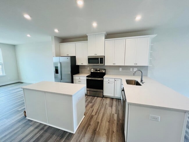 Building Photo - 3635 S Tryon St