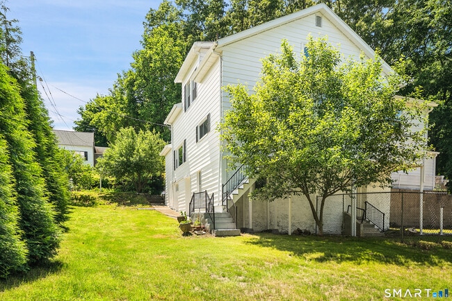 Building Photo - 275 Riverview Ave