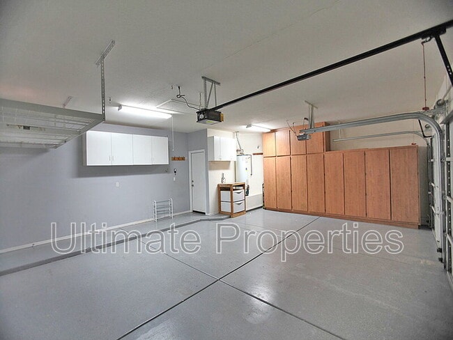 Building Photo - 9229 W Yukon Dr