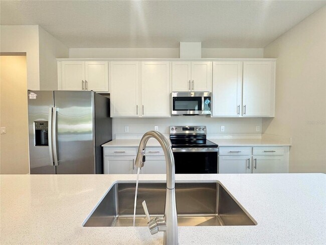Building Photo - 656 Hennepin Lp